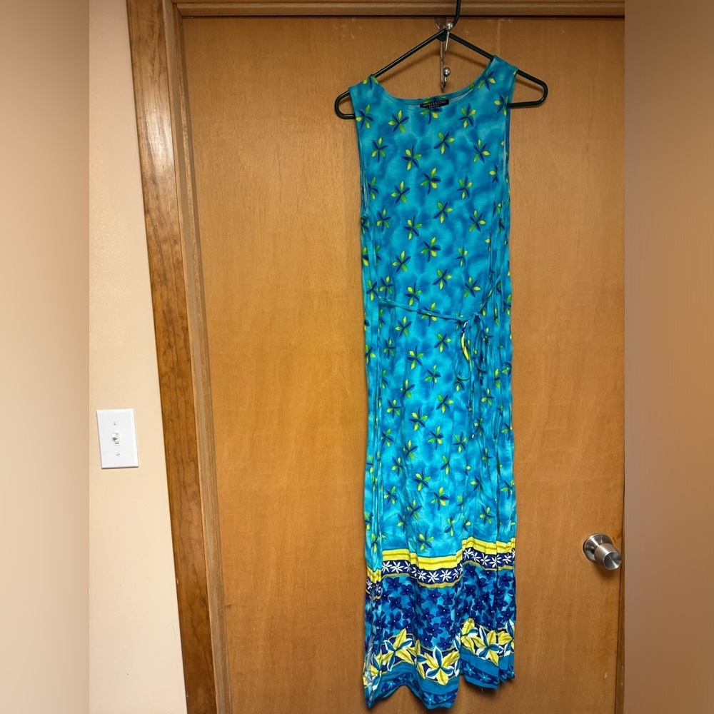 IMPRESSIONS long floral blue dress size medium​
